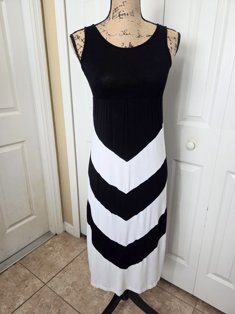 Girls Black & White Sleeveless Chevron Dress